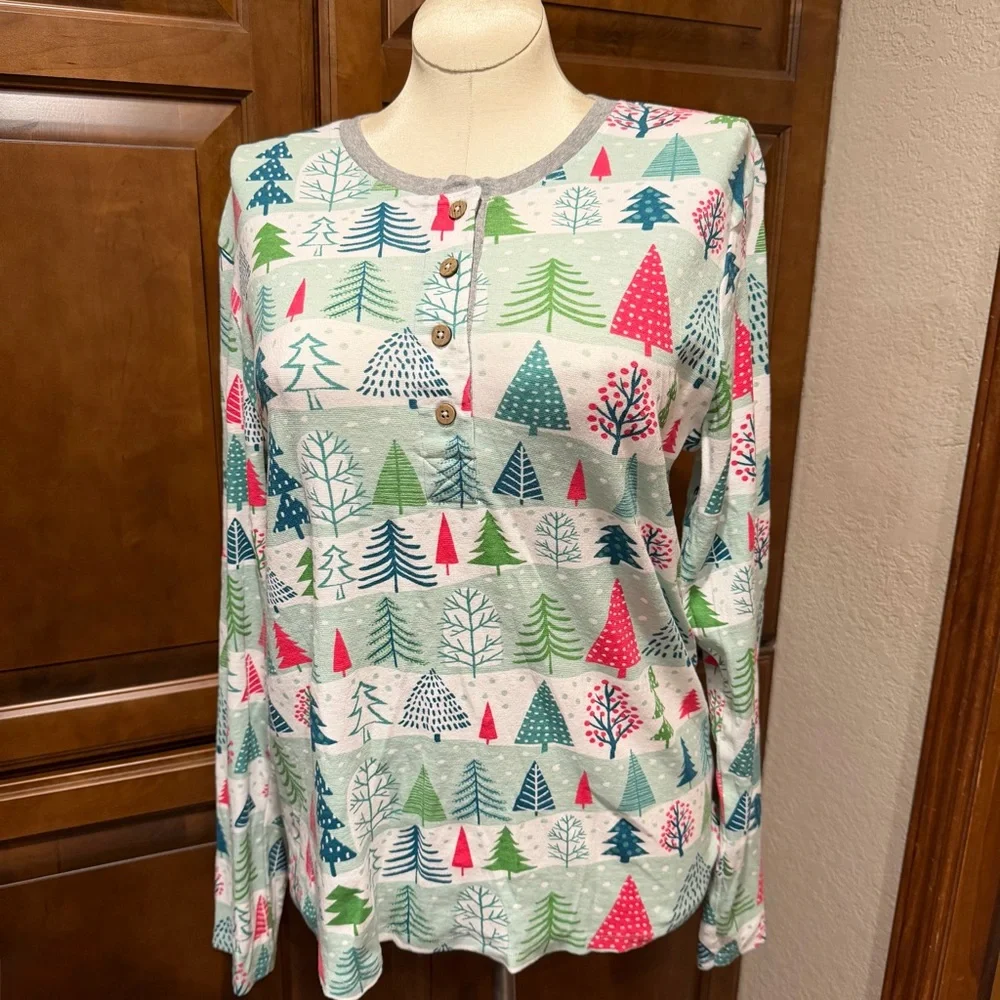 The Honest Company Ladies XL Festive “Feelin Pine” Xmas Tree Pajama Top Cotton